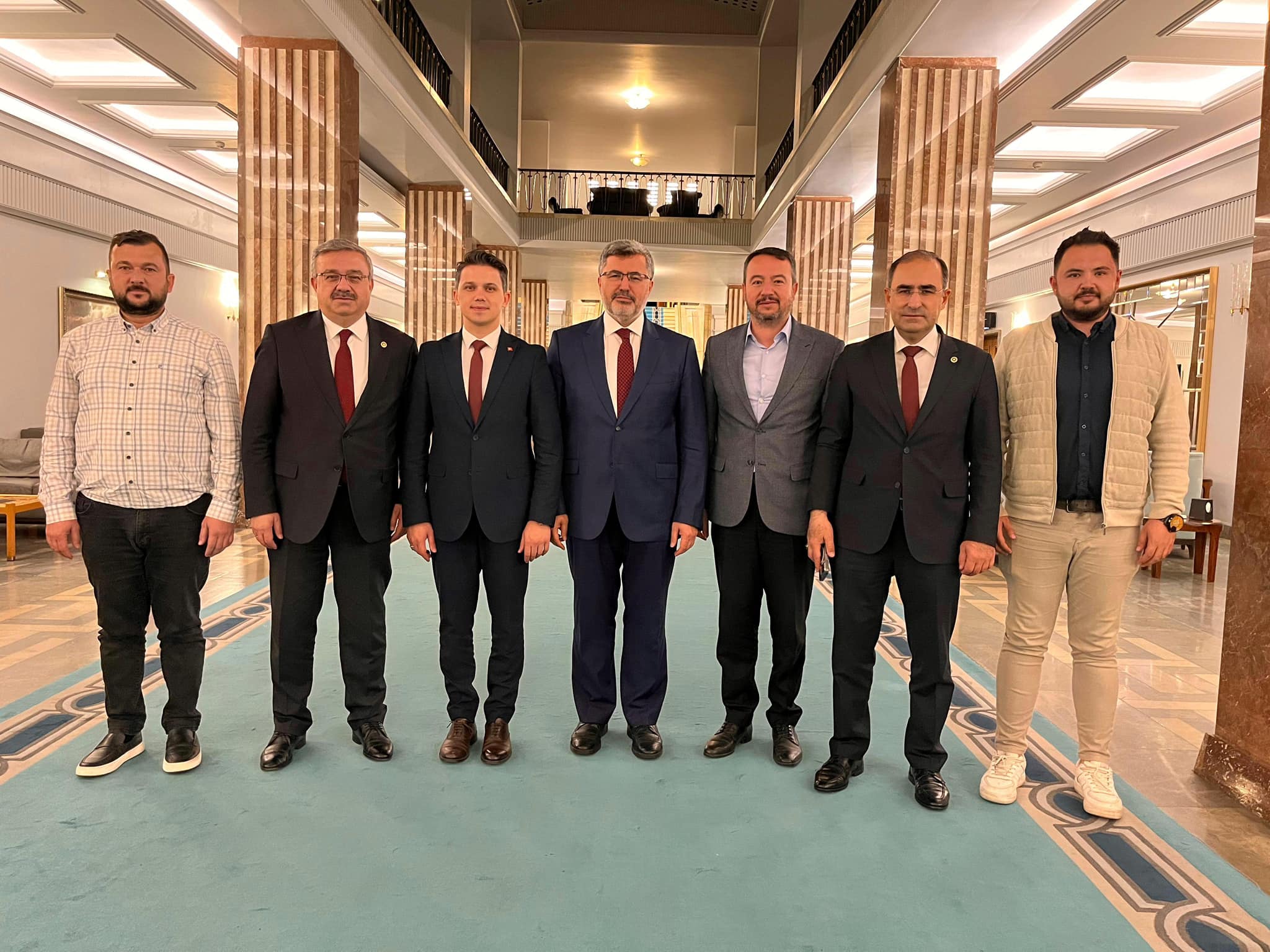 Afyonkarahisar Milletvekili Ali Özkaya, Sandıklı Belediye Başkanı Adnan Öztaş ve Dazkırı Belediye Başkanı Fatih Çiçek'i TBMM'de ağırladı