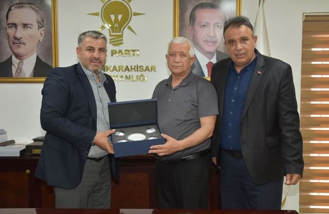 Hizmet - İş Sendikası Afyonkarahisar Şube Başkanı ve Başkan Yardımcısı AK Parti Afyonkarahisar İl Başkanını Ziyaret Etti