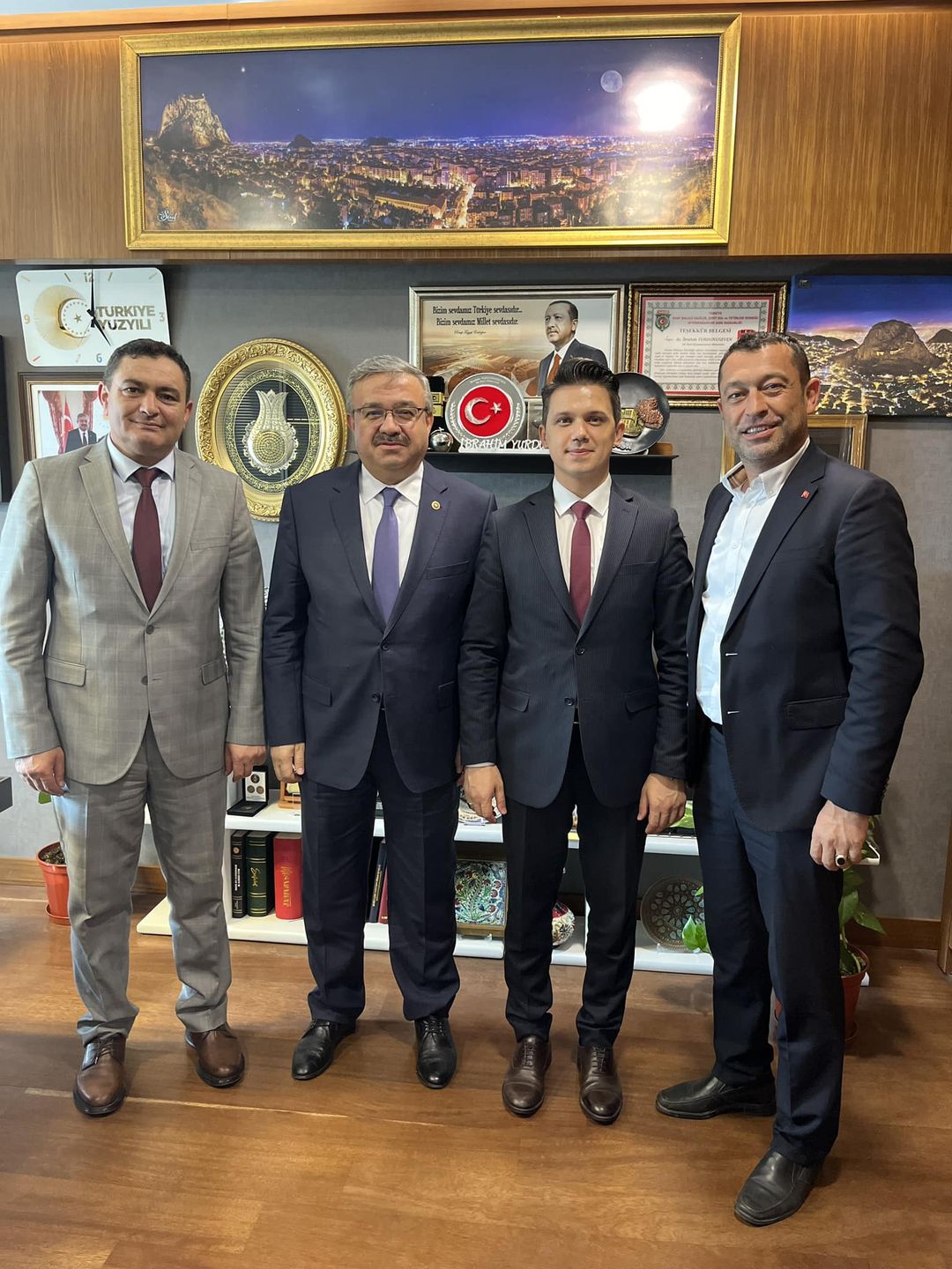 AK Parti Afyonkarahisar Milletvekili İbrahim Yurdunuseven, TBMM'de Afyonkarahisar Belediye Başkanlarıyla Bir Araya Geldi
