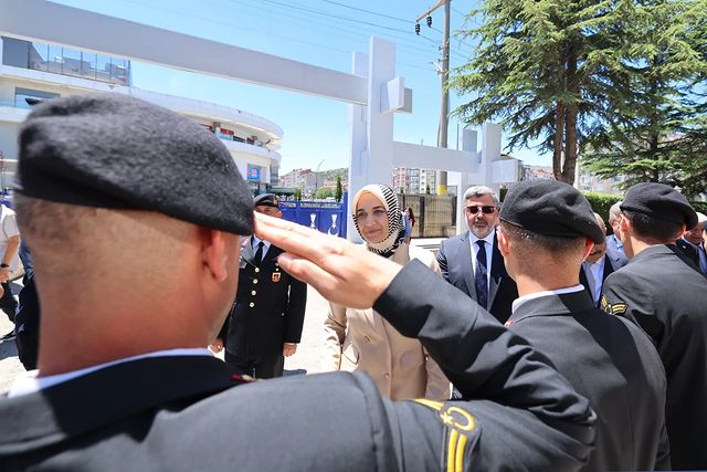 Afyonkarahisar Valisi Doç. Dr. Kübra Güran Yiğitbaşı, Jandarma Teşkilatını Ziyaret Etti
