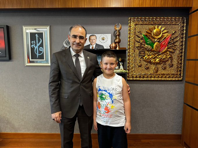 AK Parti Milletvekili Dr. Hasan Arslan, Minik Bir Ziyaretçiyi Ağırladı