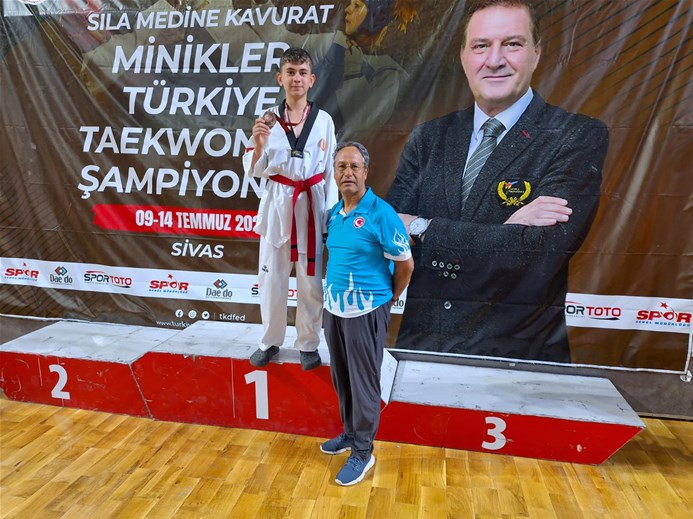 Minikler Türkiye Taekwondo Şampiyonası'nda Afyonkarahisarlı Bilal Gündüz Üçüncü Oldu
