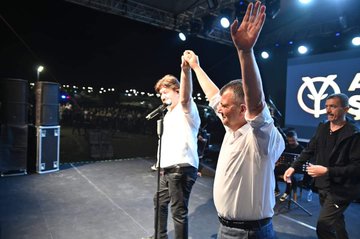Emirdağ'da Ahmet Şafak Konseri Unutulmaz Bir Geceye Dönüştü