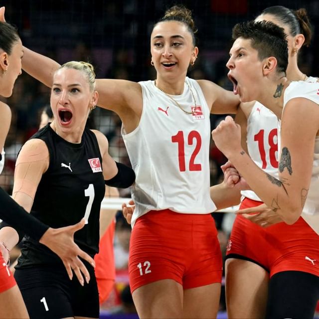 A Milli Kadın Voleybol Takımı Paris 2024 Olimpiyat Oyunları'nda Yarı Finale Yükseldi