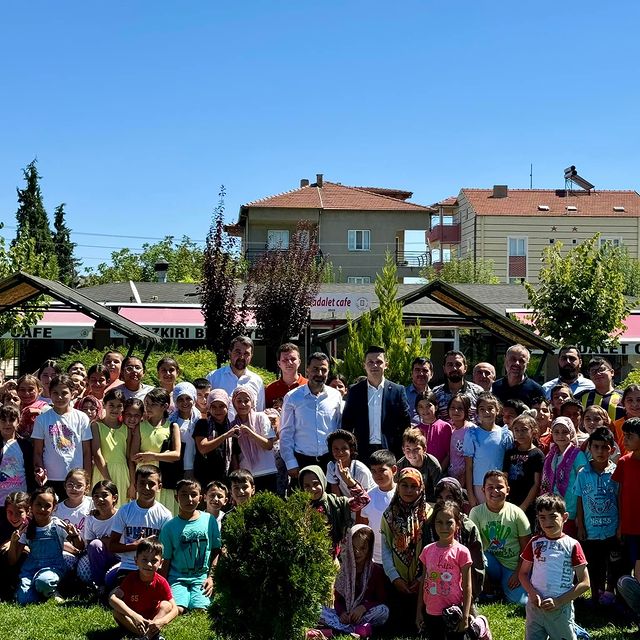 Kuran Kursları Kapanışında Öğrencilere Dondurma İkramı