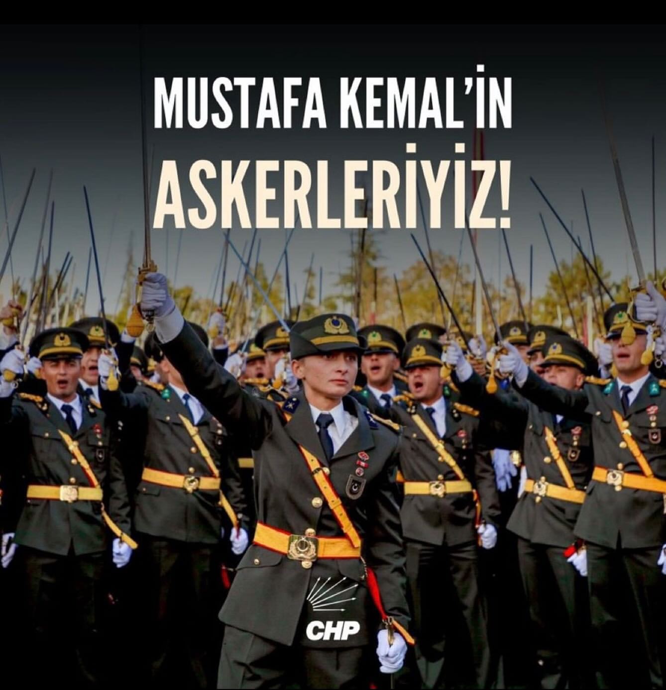 Genç Teğmenlerin Mustafa Kemal'in Askerleriyiz Sloganı Tartışma Yarattı