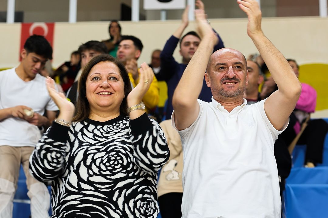 Afyon Belediye Yüntaş Voleybol Takımı, Kocaeli Voleybol Akademi'yi 3-0 Mağlup Etti