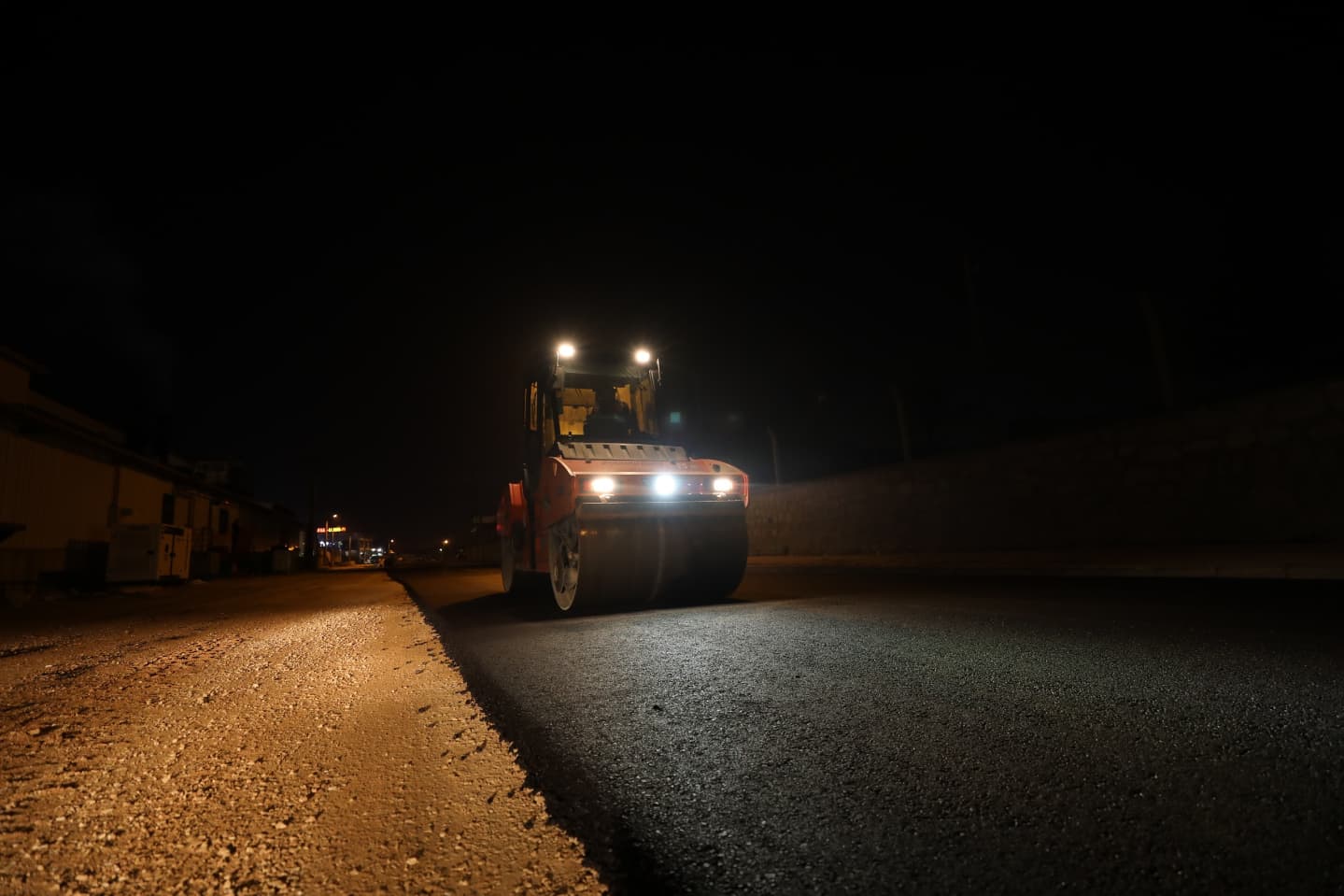 Şoförler Gününe Özel Hizmet: Kamyon Garajı Yolu Asfaltlandı