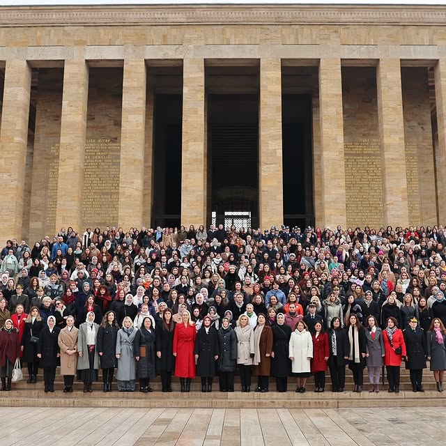 Türk Kadınları: Seçme ve Seçilme Hakkının 90. Yıl Dönümünde Anıtkabir'de Buluştu