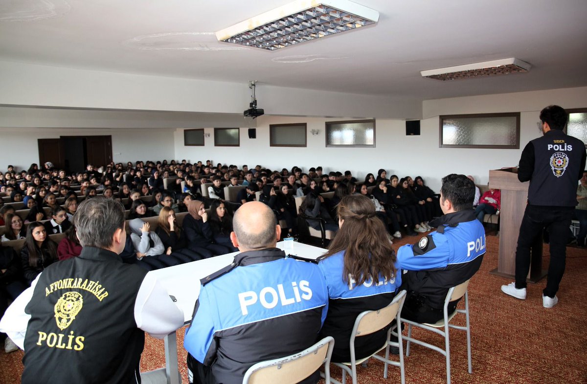 Afyonkarahisar Emniyeti Geleceğin Polislerini Bilgilendiriyor