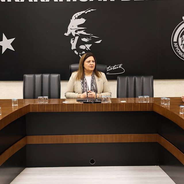 Başkan Burcu Köksal, Şoför Esnafının Sorunları İçin Toplandı