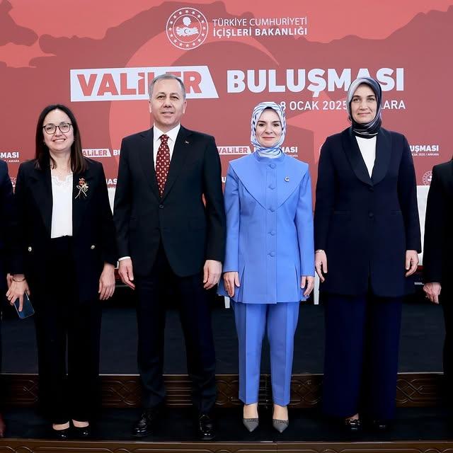 Valiler Buluşması'nda Kadın Valiler ve Bakanlar Bir Araya Geldi