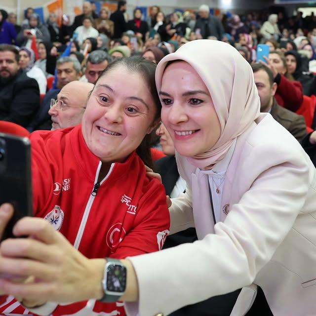 Afyonkarahisar Kadın Kolları İl Kongresi Coşkuyla Gerçekleşti