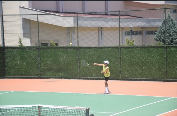 Afyonkarahisar'da 12 Yaş Yaz Kupası  Tenis Turnuvası Başladı
