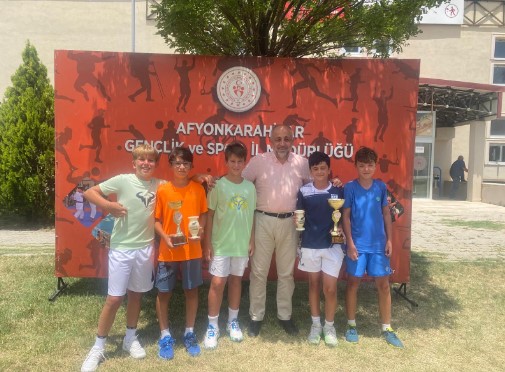 12 Yaş Tenis Yaz Kupası -2 Turnuvası Afyonkarahisar’da tamamlandı