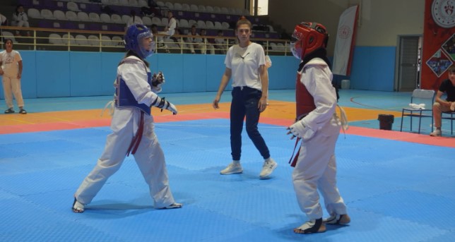 Taekwondo Yıldızlar İl Seçmesi Müsabakaları Çiğiltepe Spor Salonu'nda Başladı