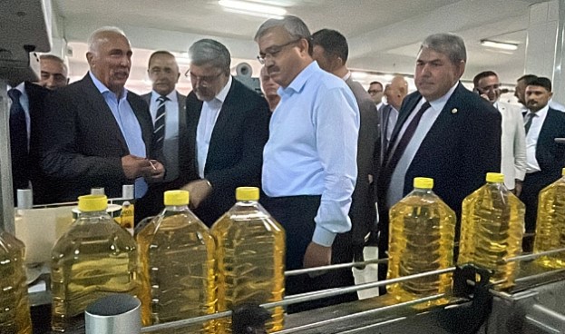 Afyonkarahisar Milletvekileri Ali Özkaya ve İbrahim Yurdunuseven Tarım Kredi Kooperatifi Yağ Fabrikası'na ziyarette bulundu. VİDEO HABER