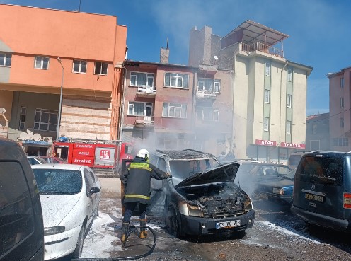 Akmescit Mahallesi'nde Araç Yangını Meydana Geldi.