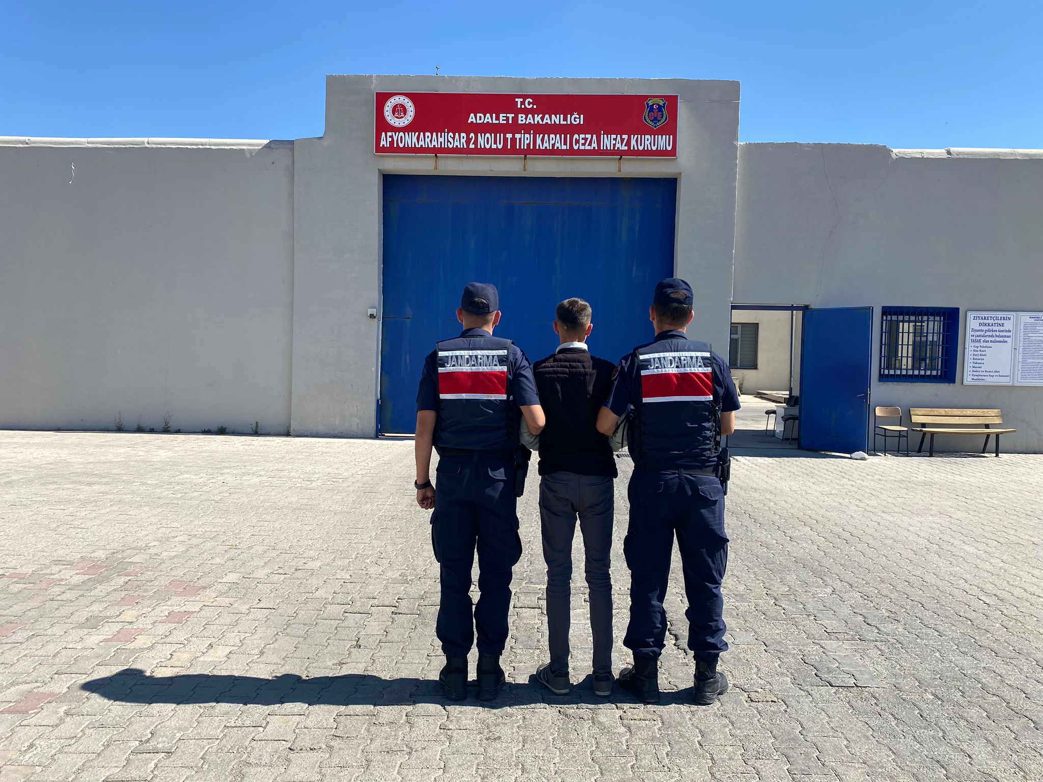 3 yıl 2 ay kesinleşmiş cezası bulunan şahıs Jandarma tarafından yakalanarak cezaevine gönderildi