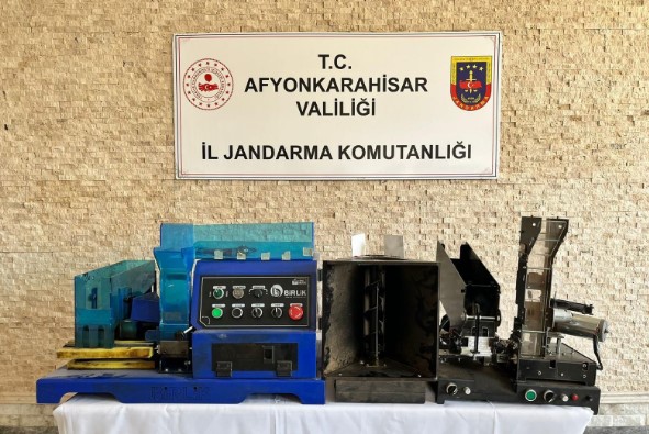 Afyonkarahisar İl Jandarma Komutanlığı’ndan Kaçakçılıkla Mücadelede Başarılı Operasyon