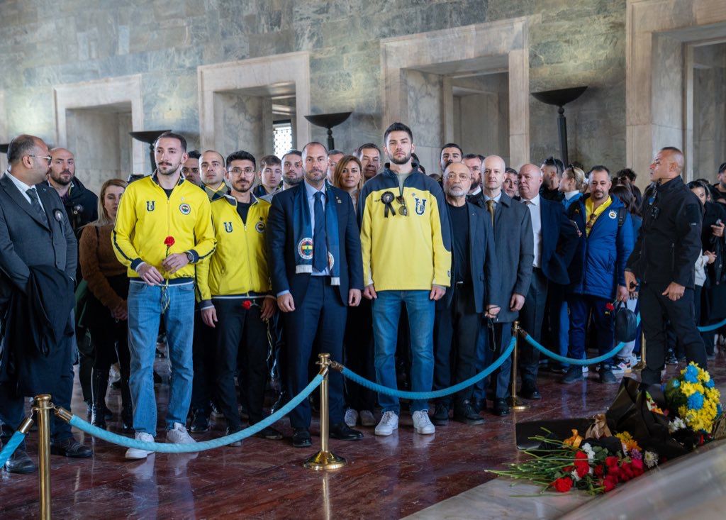 1907 FENERBAHÇE DERNEĞİ VE 1907 UNİFEB’TEN ANITKABİR’E ZİYARET