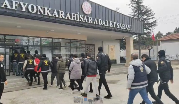 Afyonkarahisar'da Dolandırıcılık Operasyonu: 8 Şüpheli Tutuklandı