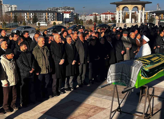 Türkiye Büyük Millet Meclis  Başkanı Numan Kurtulmuş, Afyonkarahisar'da vefat eden kanaat önderinin cenaze törenine katıldı