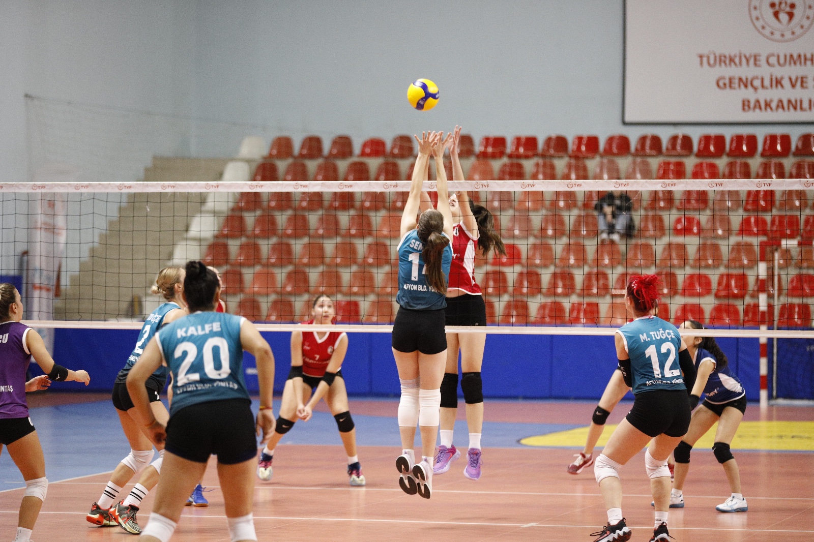 Afyon'un Sultanları 3 Kocaeli voleybol 1