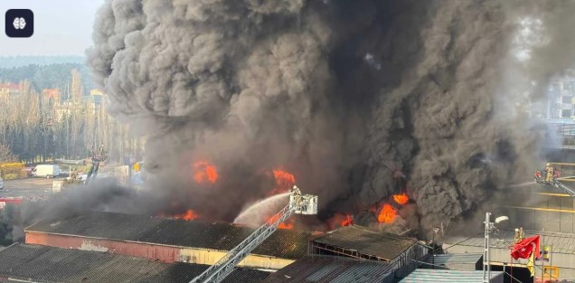 İstanbul  Çekmeköy’de Lastik Fabrikasında Büyük Yangın!