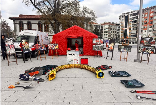 Afyonkarahisar’da AKUT’tan Afet Farkındalık Standı