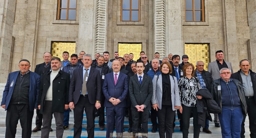  Milletvekili Mehmet Taytak, Emirdağ İlçesinden Muhtarlar Ve Milliyetçi Hareket Partisi İlçe Teşkilatını Türkiye Büyük Millet Meclisinde Misafir Etti. 