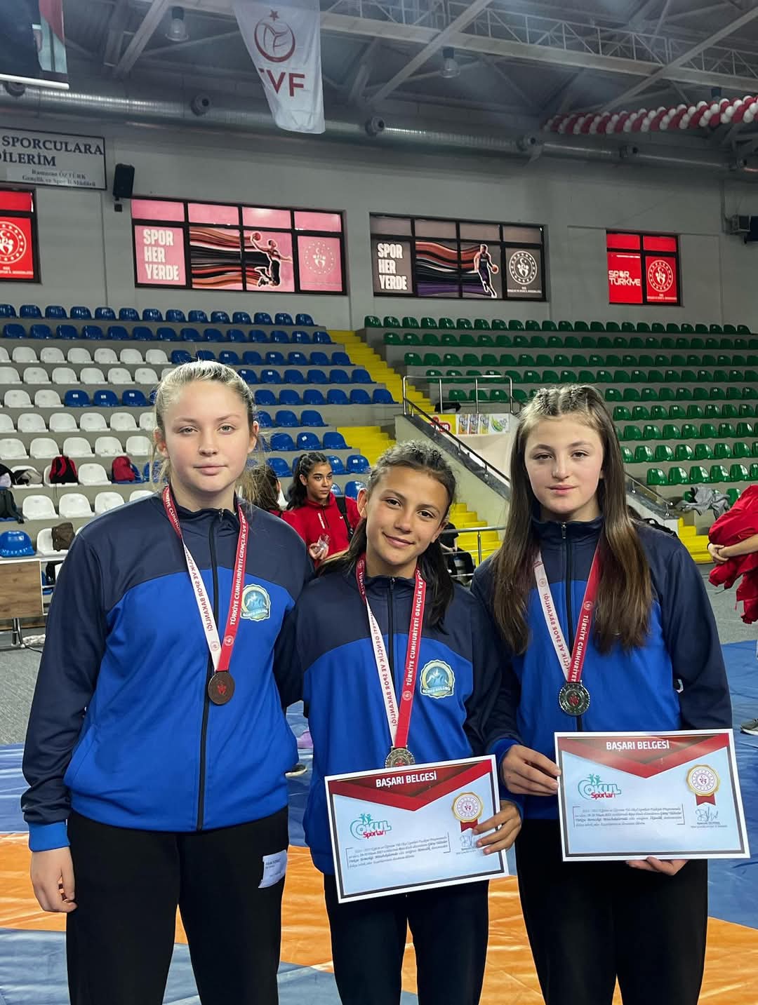 Bayan Güreşçilerden Şampiyonada Büyük Başarı