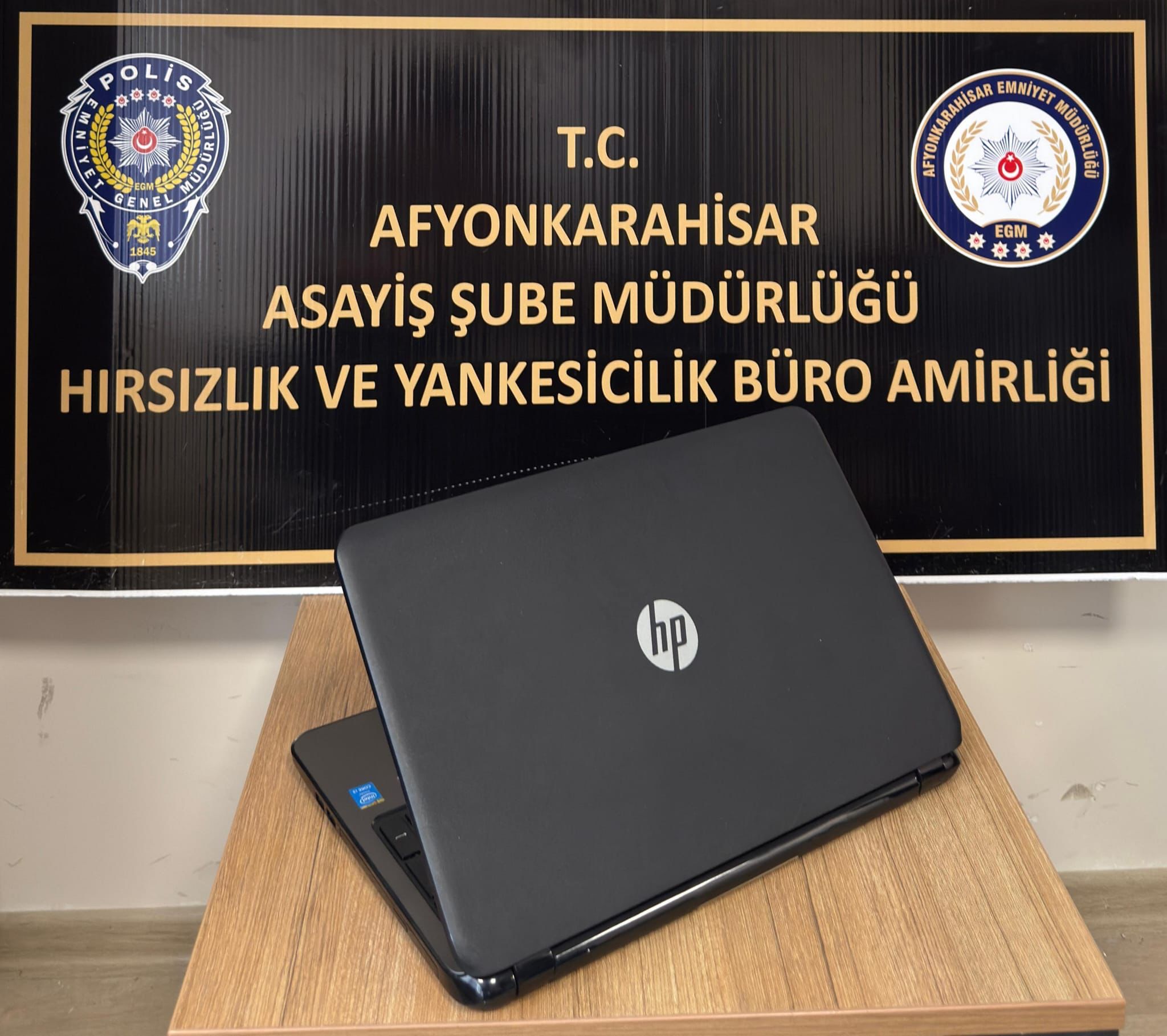 Sağlık kurumundan dizüstü bilgisayar çalan şahıs polisten kaçamadı