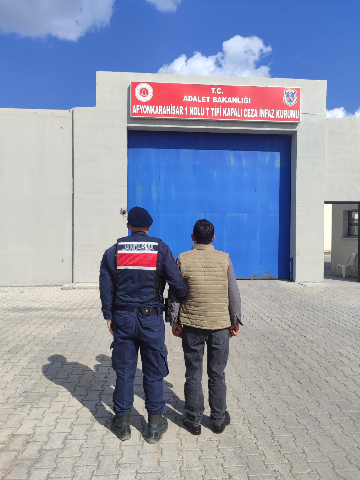 Afyonkarahisar’da Aranan Şahıs Jandarma Tarafından Yakalandı
