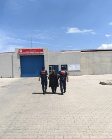 Afyonkarahisar’da Silahlı Yağma Suçundan Aranan Şahıs Jandarma Tarafından Yakalandı
