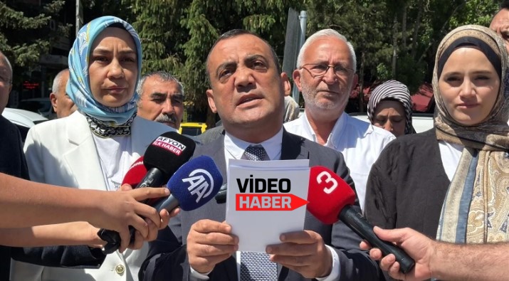  İl Başkanlığı İnsan Hakları Başkanı Mahmut Ekici 27 Mayıs 1960 darbesinin 65.yıldönümü dolayısıyla Zafer Meydanında Açıklamalarda bulundu.