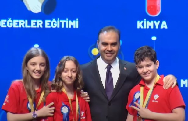 DUMLUPINAR BİLSEM’DEN 3 BİRİNCİLİK