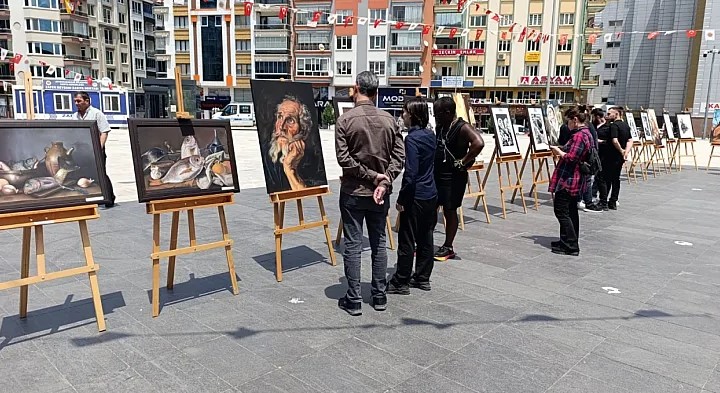 Afyonkarahisar Güzel Sanatlar Lisesi Öğrencileri Yıl Sonu Sergisi Açtı