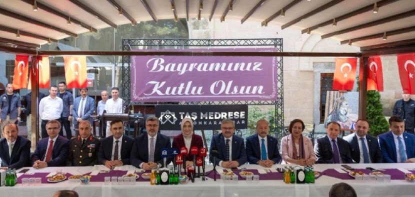BAYRAMLAŞMA TÖRENİ TAŞ MEDRESE’DE GERÇEKLEŞTİ