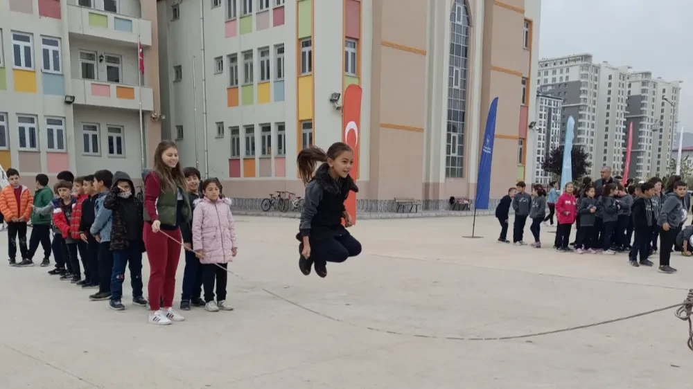 Afyon'da Minik Adımlardan Büyük Adımlara Atletizm Etkinliği Büyük İlgi Gördü