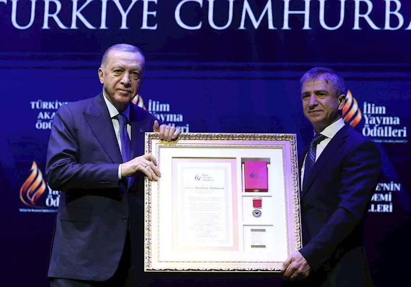 Cumhurbaşkanı Erdoğan'dan İlim Yayma Ödülleri'nde önemli mesajlar