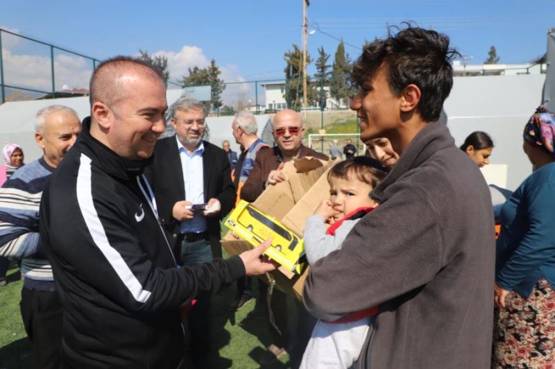 AK Parti Afyonkarahisar teşkilatları Hatay’da yaralara merhem oluyor