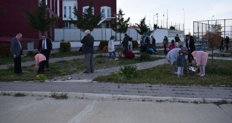 Depremzede vatandaşlar anısına hatıra ormanı