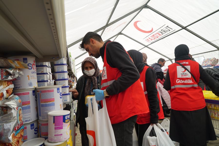 Kızılay’ın Deprem Bölgesindeki Yardım Seferberliği 6 ilde 12 sosyal market hizmet veriyor