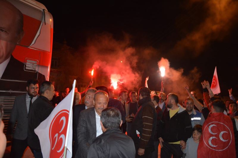 MHP'li Taytak Şuhut'ta meşalelerle karşılandı