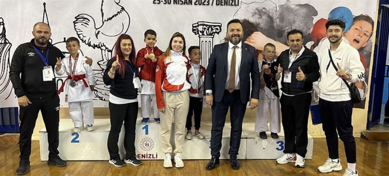 Karamanlı Gökalp Göktaş, Türkiye Karate Şampiyonası'nda Gümüş Madalya Kazandı.