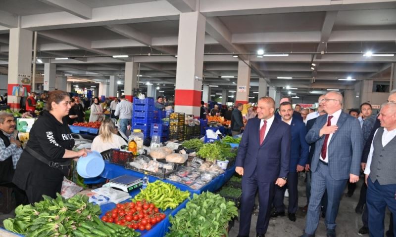 Manisa Büyükşehir Belediye Başkanı Soma'ya Yatırımları İncelemek İçin Ziyarette Bulundu ve Esnafları Ziyaret Etti