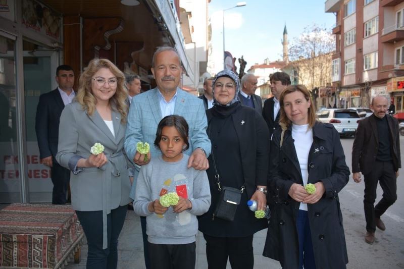 MHP Afyonkarahisar Milletvekili Mehmet Taytak, Esnaf ve Vatandaşlarla Buluştu ve Destek İstedi.