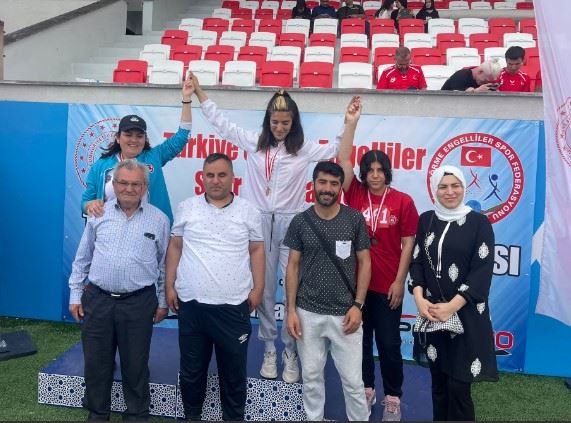 Kübra Saltık atletizm şampiyonasında Türkiye ikincisi oldu