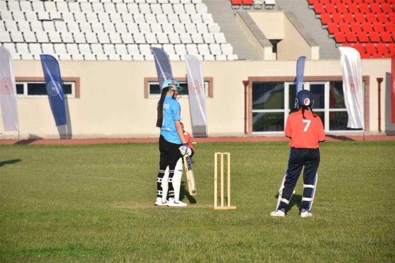 Genç Kriket Sporcuları Türkiye Şampiyonasında Ter Döküyor